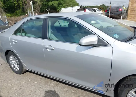 2014 Toyota Camry Le z USA, uszkodzony, nr VIN 4T4BF1FK7ER382583